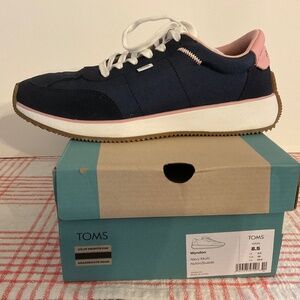 Tom’s navy canvas/suede sneaker, new in box